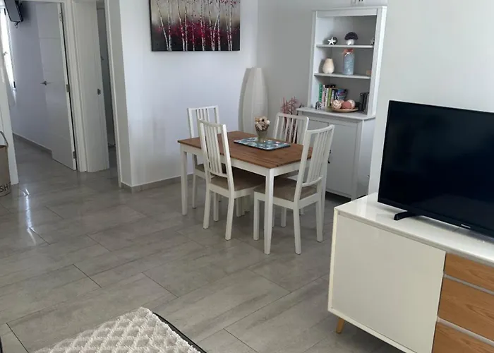 Los Gracioseros Apt 207