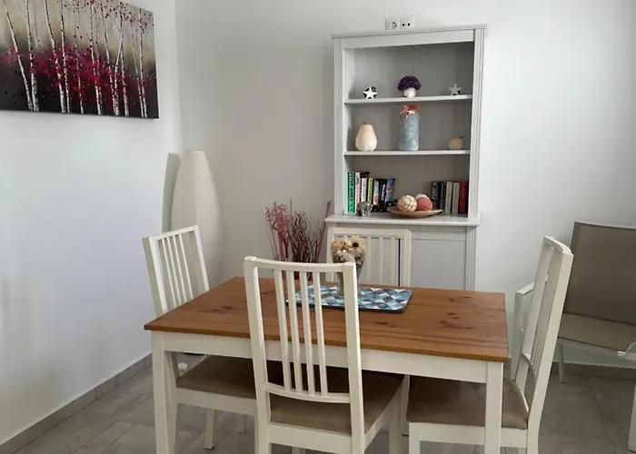 Los Gracioseros Apt 207